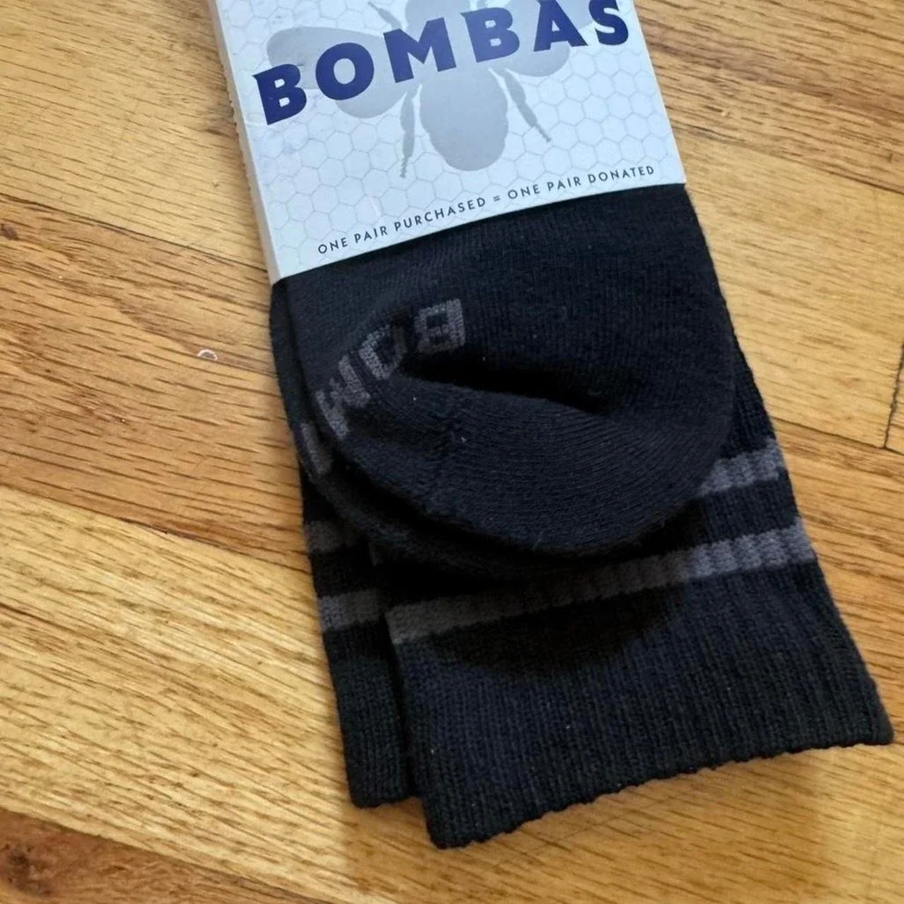 Bombas Black Socks Size Large NWT Gray Stripe Queen Bee Minimalist Classic‎